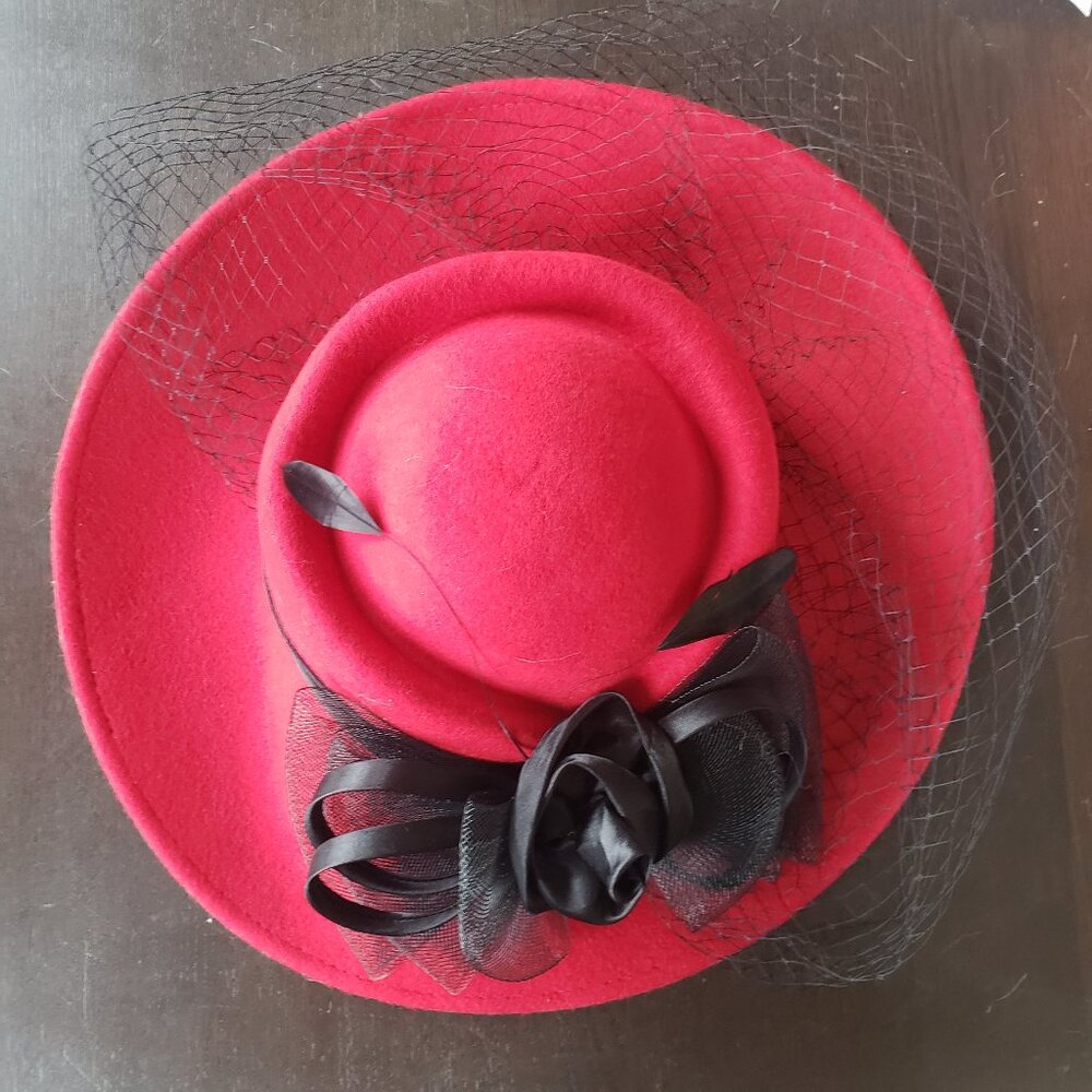 Wool felt hat fascinator | Kentucky derby | black veil | feather and ribbon